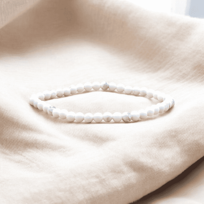 BRACELET BOULE HOWLITE BLANCHE A